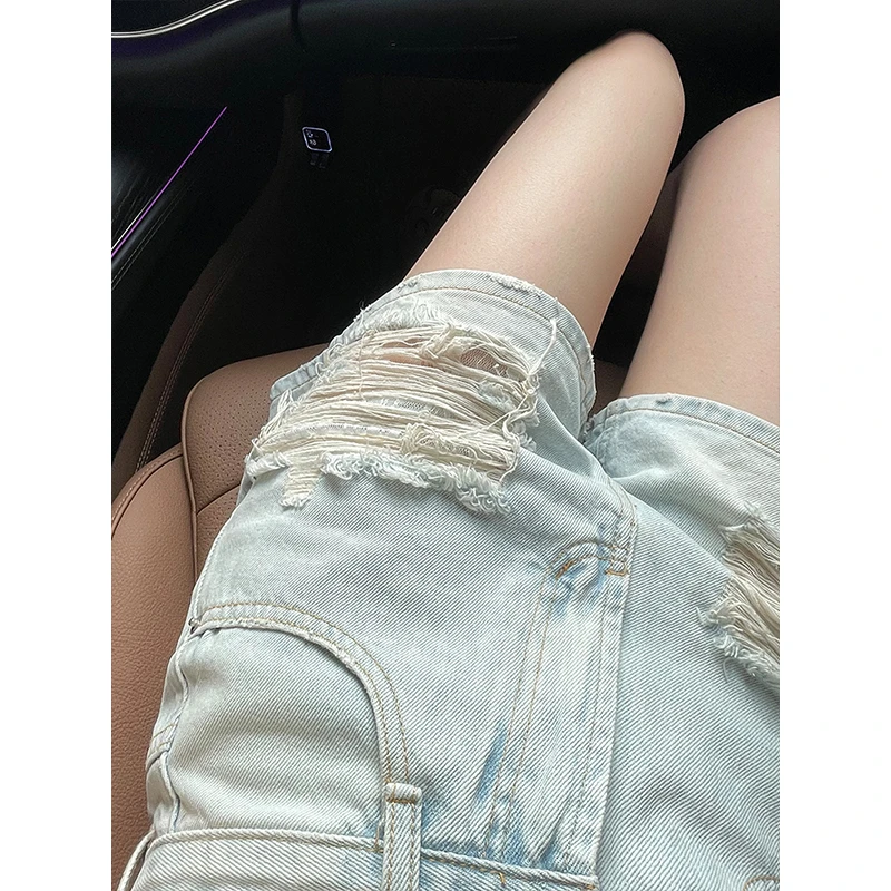 浅蓝蕾丝毛边破洞牛仔短裤女2025年夏季新款高腰显瘦显腿长热裤子