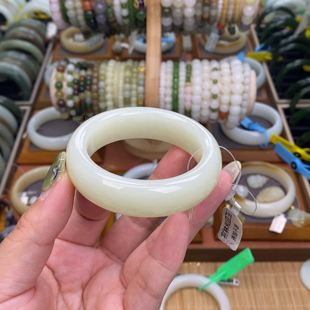 和田玉未镶嵌手镯