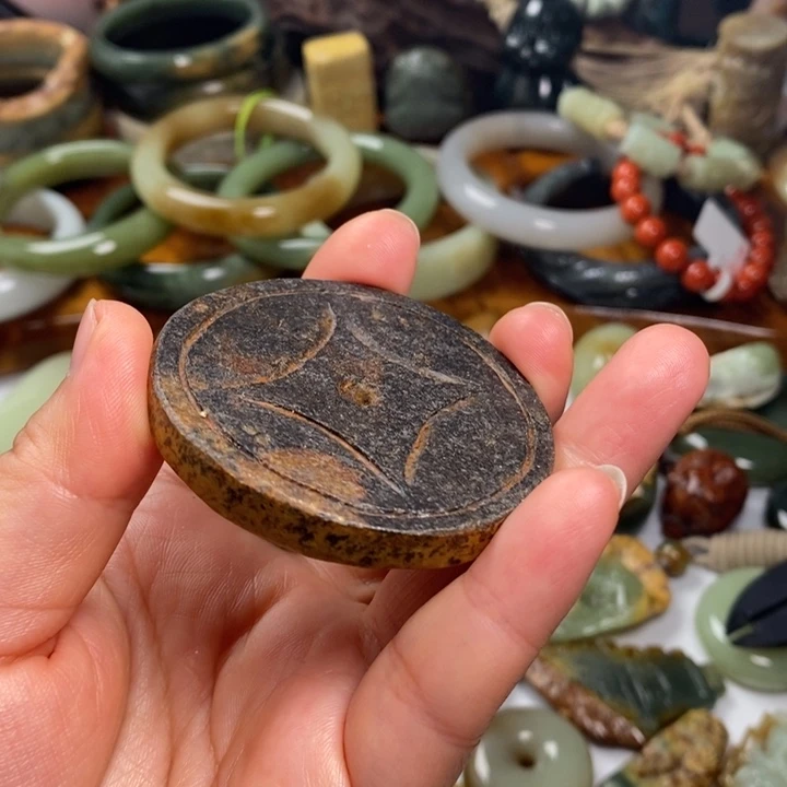 和田玉（糖玉）未镶嵌手镯