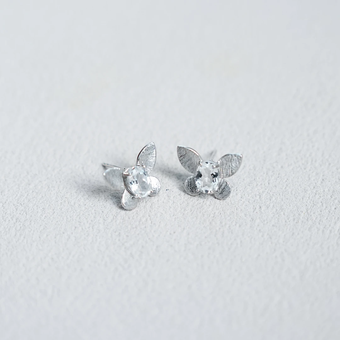 《樱桃年华》925白水银色蝴蝶耳钉020