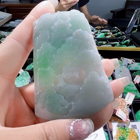 颈饰未镶嵌翡翠一个
