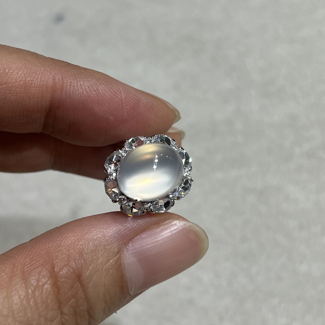 玉髓白冰蛋面戒指