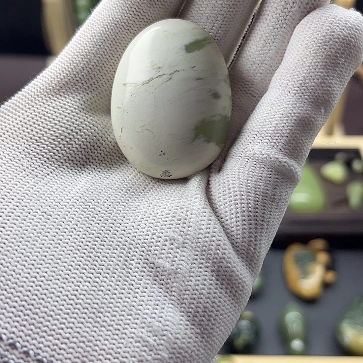 霏***梵岫岩老玉（透闪石质玉）未镶嵌颈饰