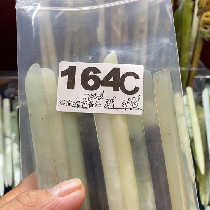 透闪石-蛇纹石玉发饰未镶嵌白**鲤