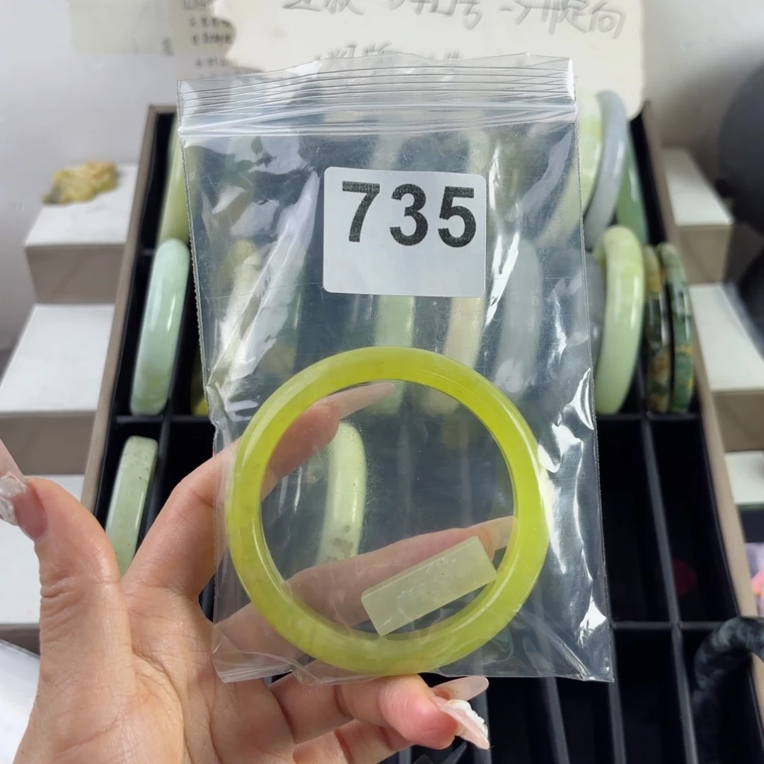 蛇纹石玉未镶嵌手镯是****呀