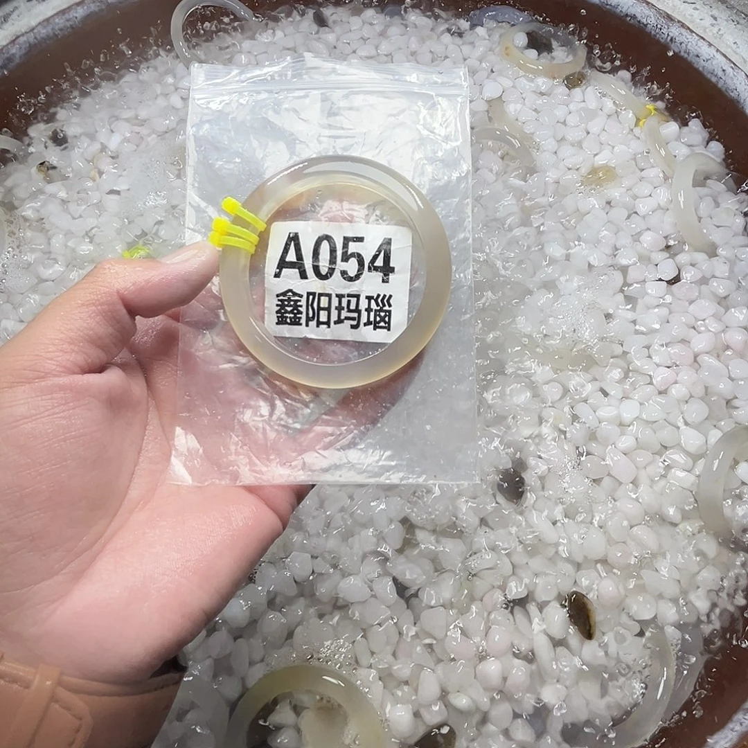 秀***手镯玛瑙/玉髓未镶嵌