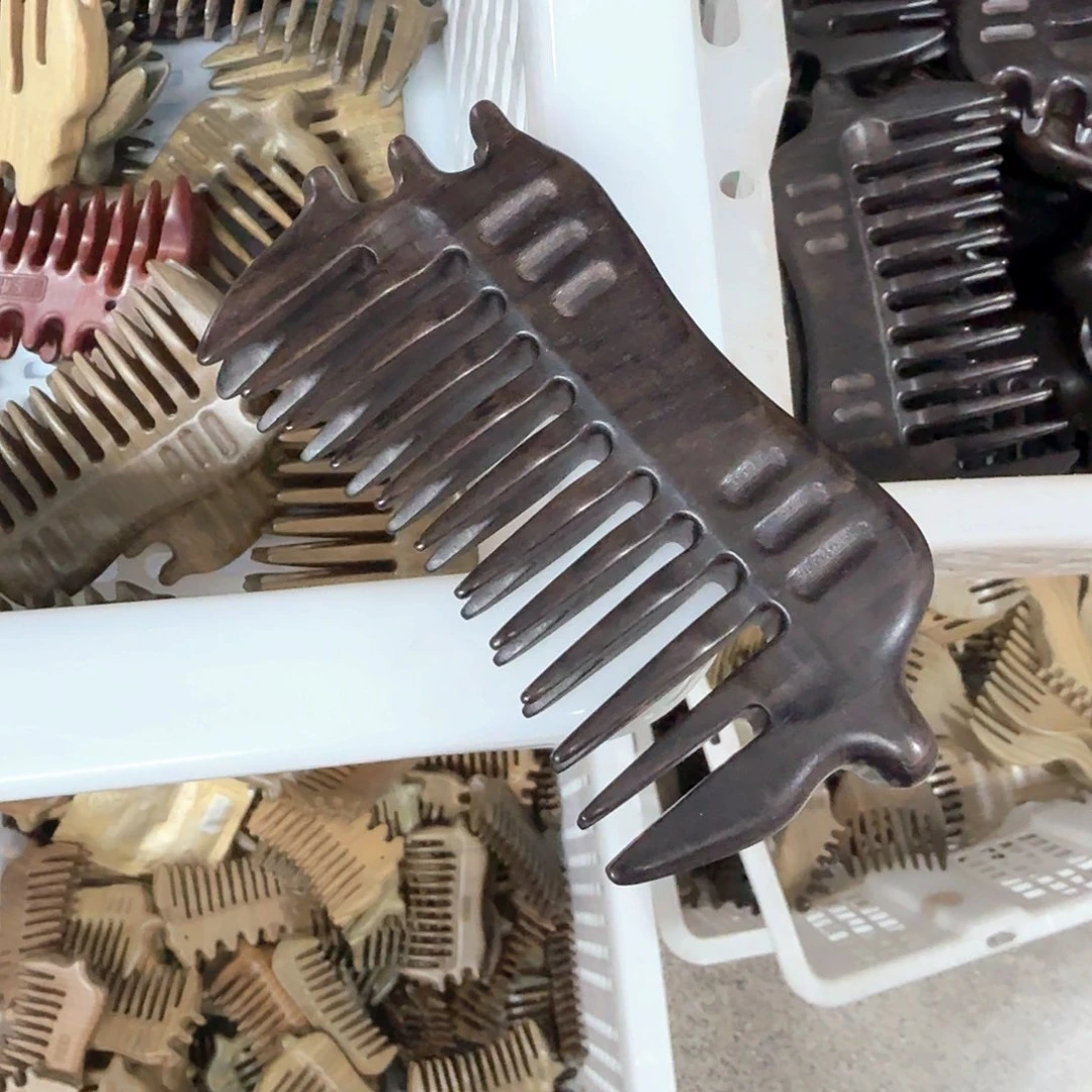 紫光檀猪猪梳子瑕疵款