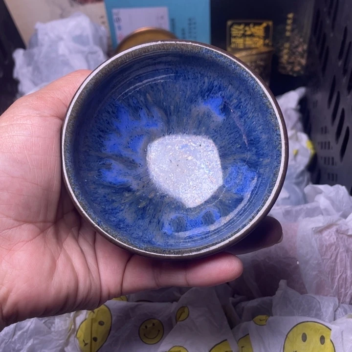 茶盏我不是说明他在外面