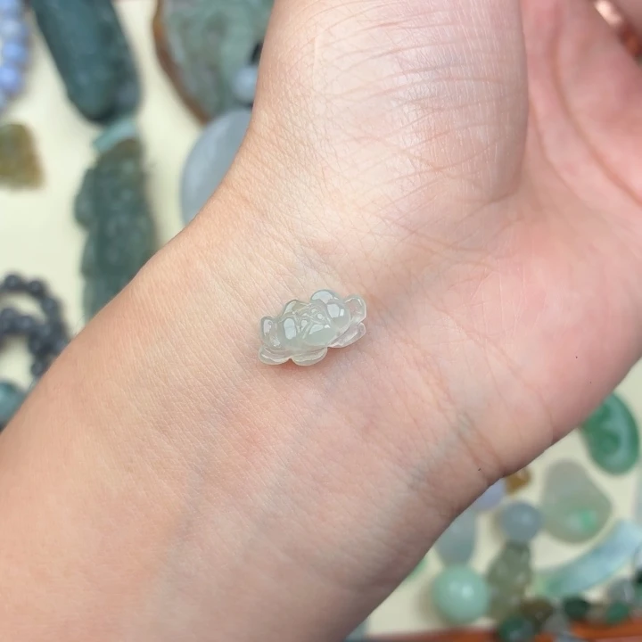 定制翡翠未镶嵌花花