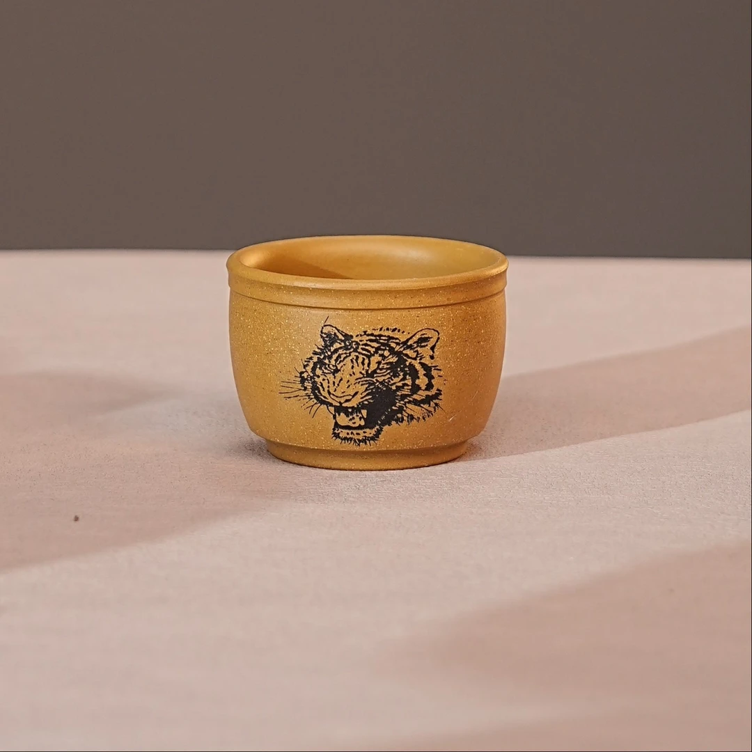 宜兴紫砂茶具 原矿段泥泥料刻绘老虎主人杯品茗杯