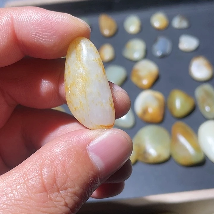 菜***刀和田玉未镶嵌颈饰