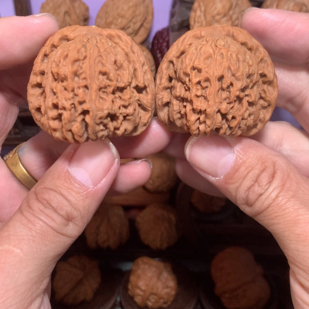 文玩核桃把件拉丝纹南疆石