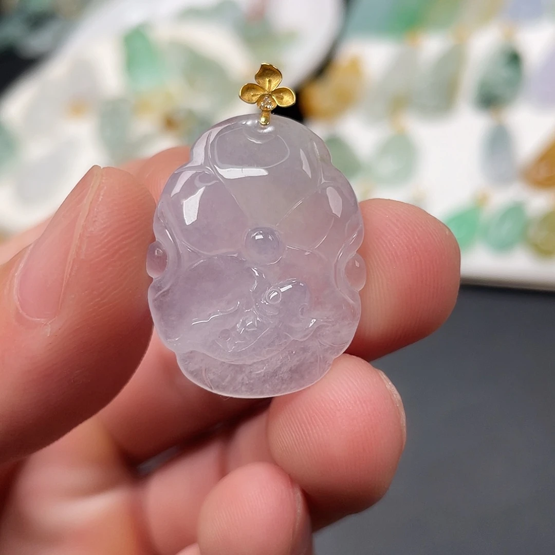 翡翠18K金镶嵌颈饰荷叶鱼