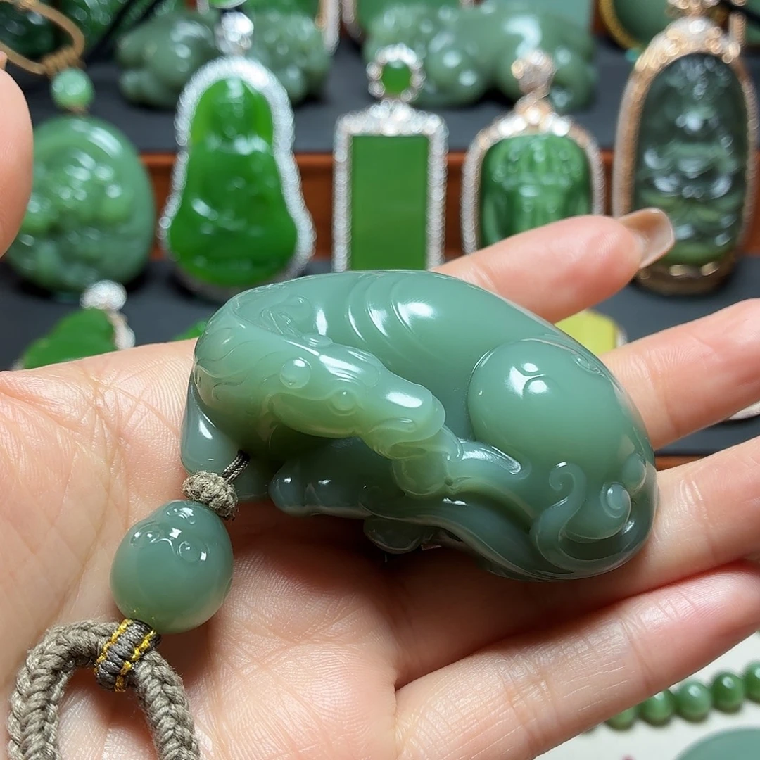 和田玉未镶嵌把件