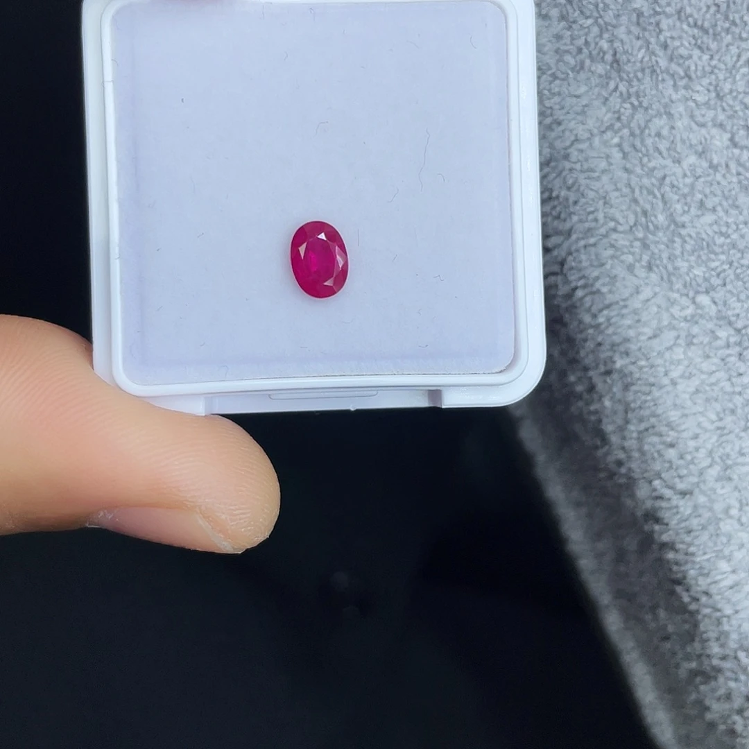 裸石红宝石1.016Ct。