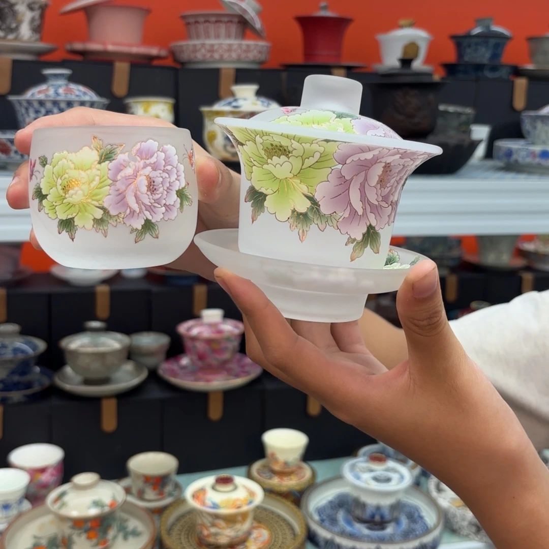 茶具是指由两块金属做成