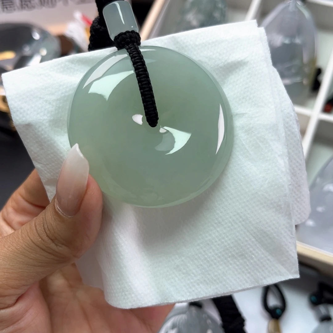 该****翡翠未镶嵌颈饰翡翠