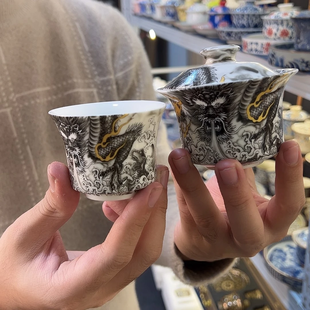 随***。盖碗很漂亮我很喜欢