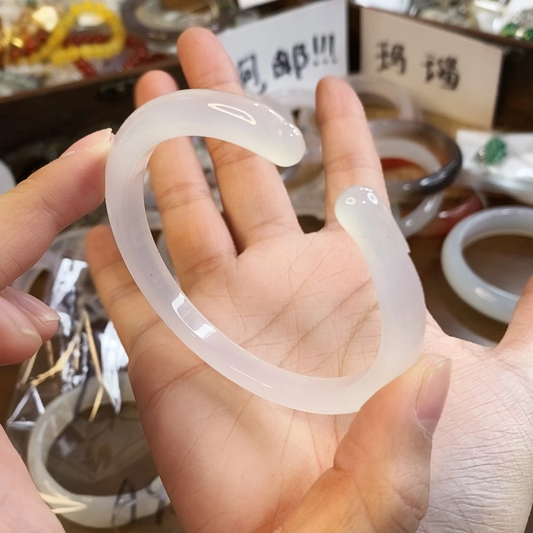 玛瑙/玉髓未镶嵌手镯A921。61.4圈