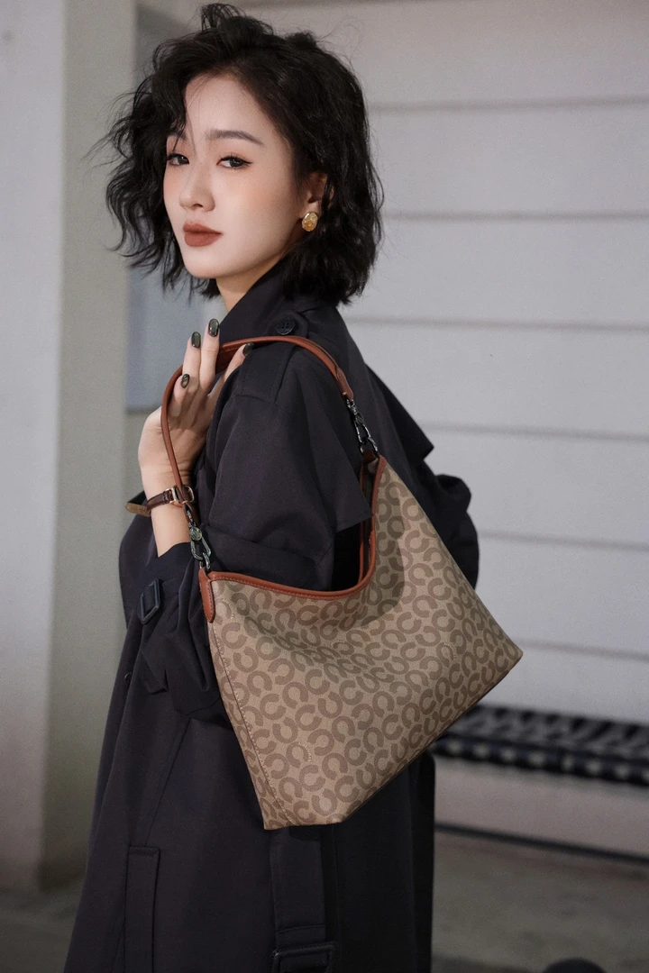 2025秋冬新款大容量单肩包实用百搭托特包时尚休闲女士挎包2316