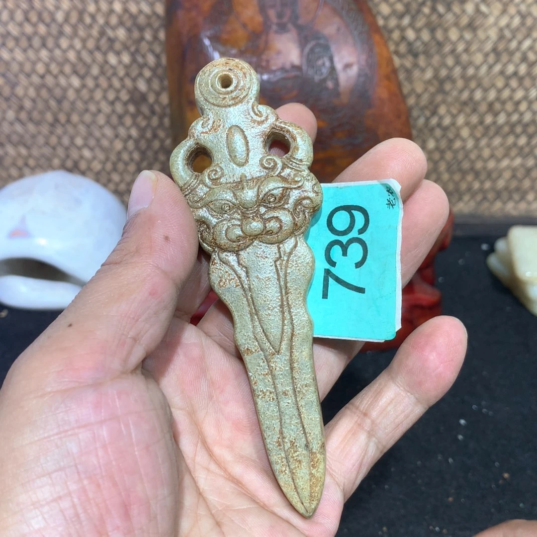 透闪石-蛇纹石玉未镶嵌颈饰