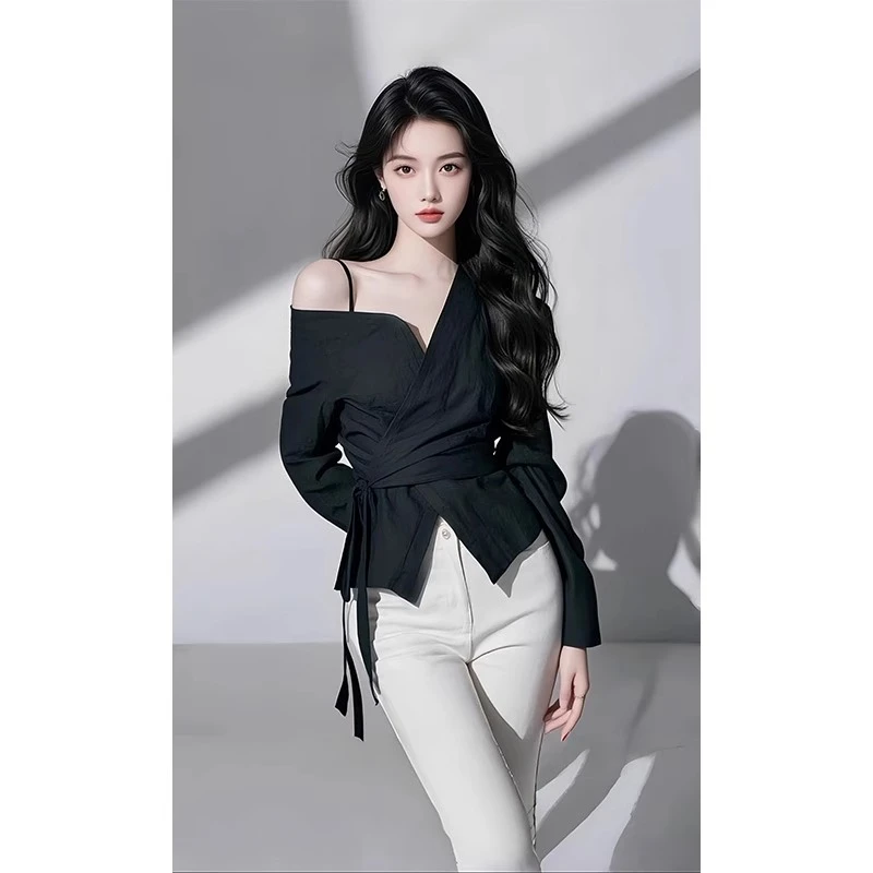 赫本风气质黑色露肩长袖上衣女装2025春季新款辣妹收腰超好看衬衫