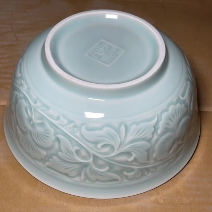 微瑕天青色 7 英寸牡丹碗 1 只