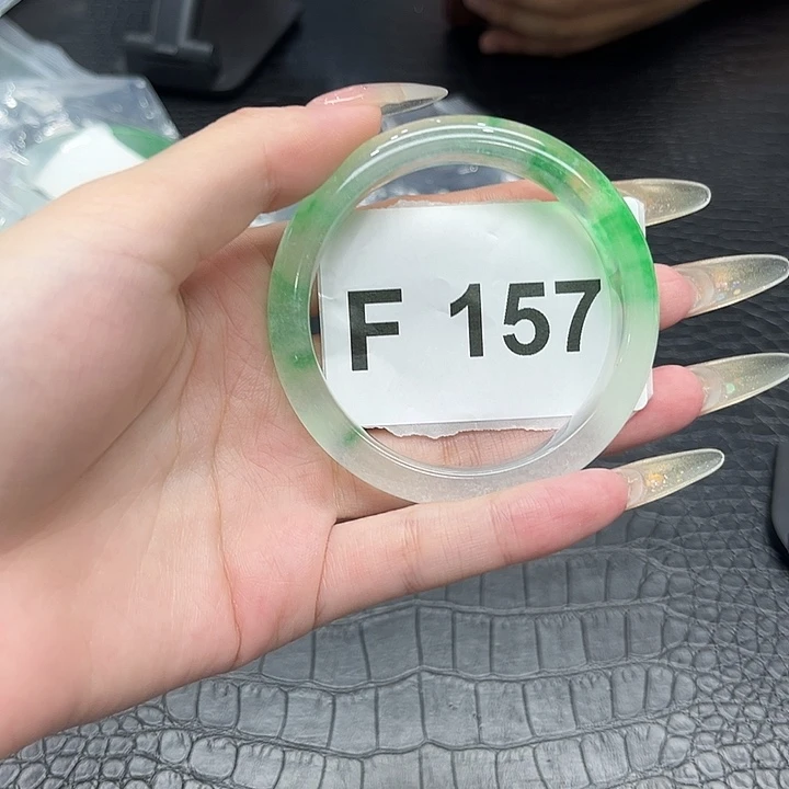 翡翠手镯未镶嵌默认瑕疵