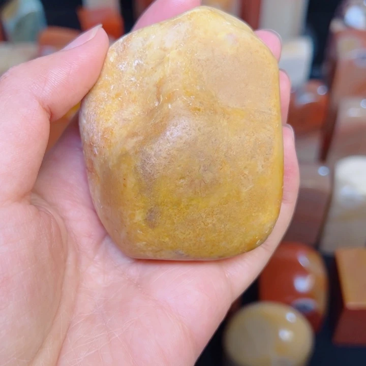老挝石两***象老挝精品素章
