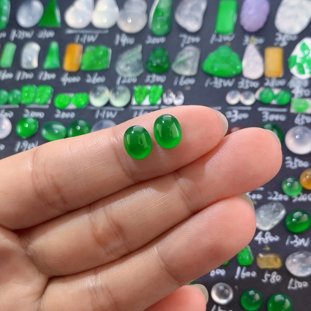 翡翠未镶嵌颈饰绿蛋面