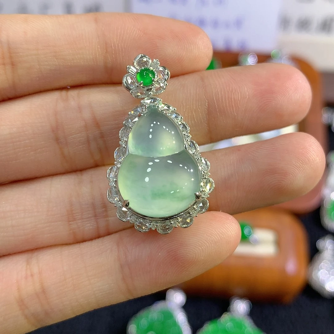 【闪购商品】吊坠(不含链)18K金镶嵌翡翠葫芦