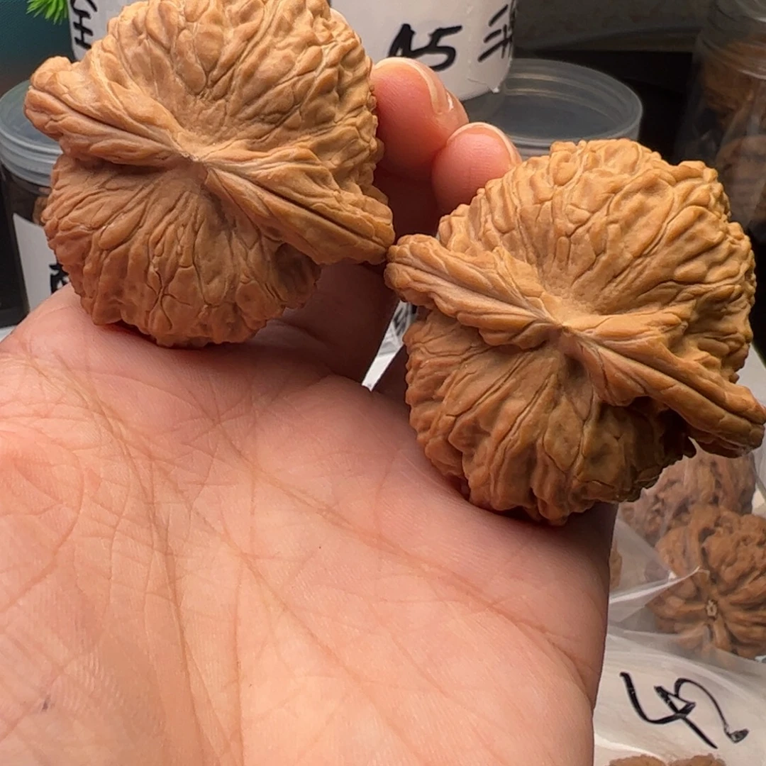 文玩核桃吊坠白狮子45