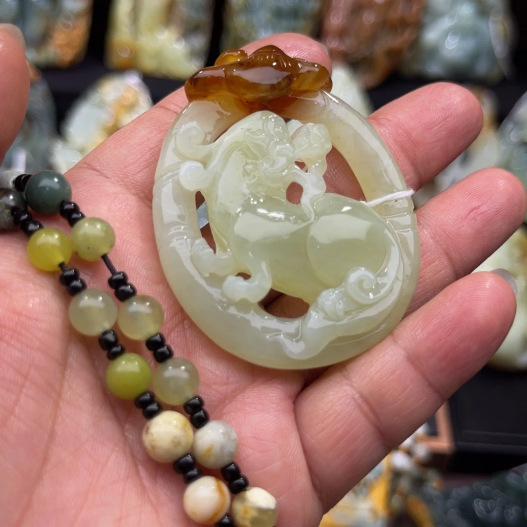 蛇纹石玉未镶嵌颈饰