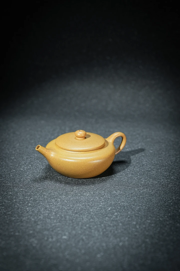 【黄金段·扁晨】宜兴原矿紫砂黄金段精工手工制作扁晨壶 110cc