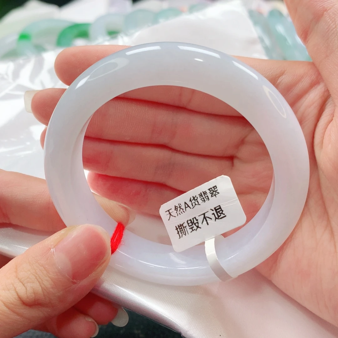 翡翠手镯未镶嵌53圈