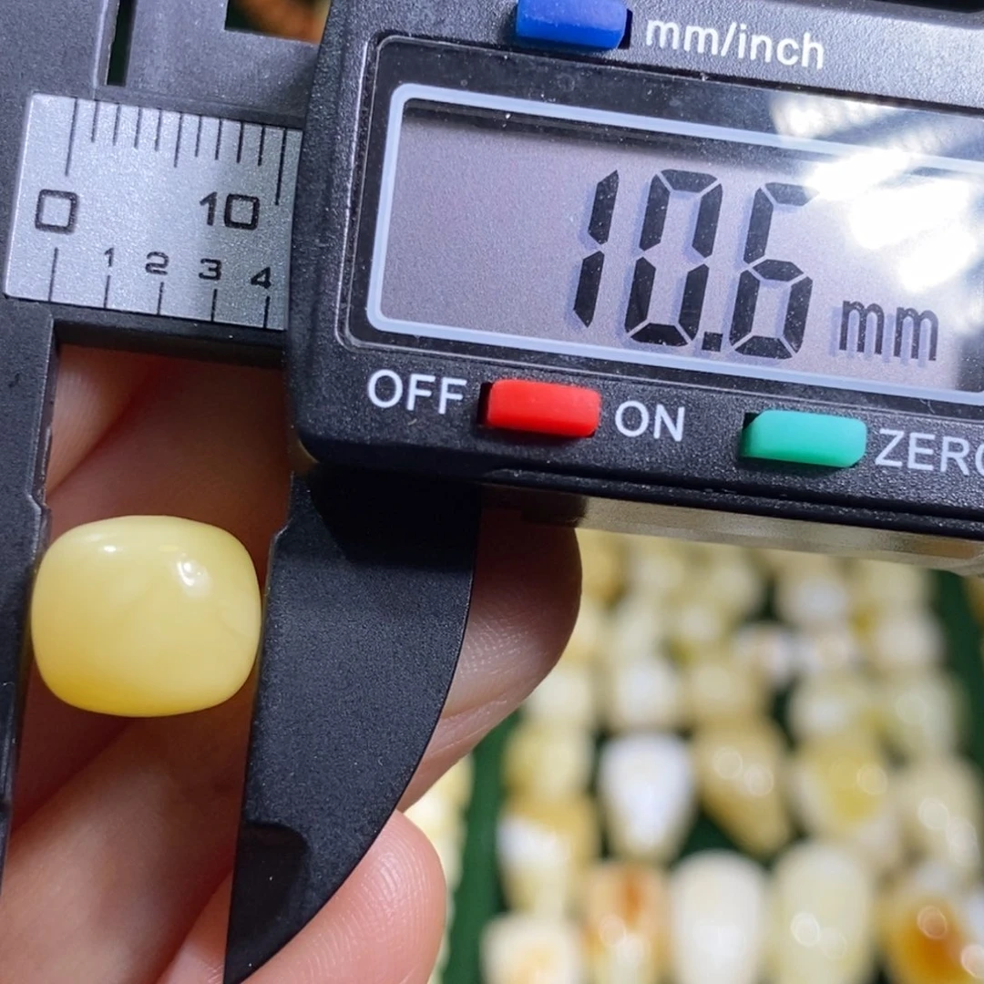 蜜蜡未镶嵌裸石配饰