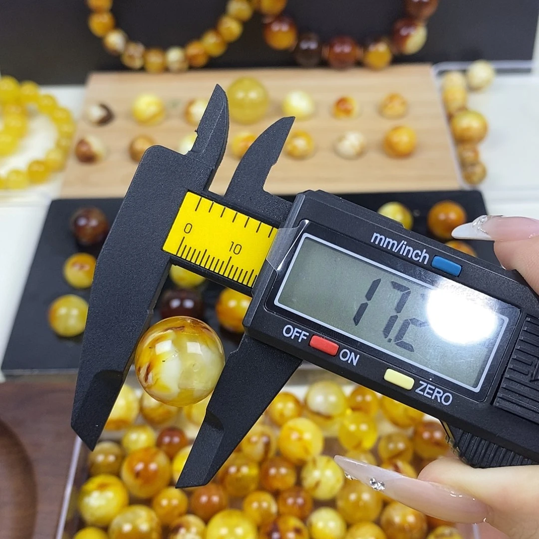 未镶嵌琥珀裸石蜜蜡390
