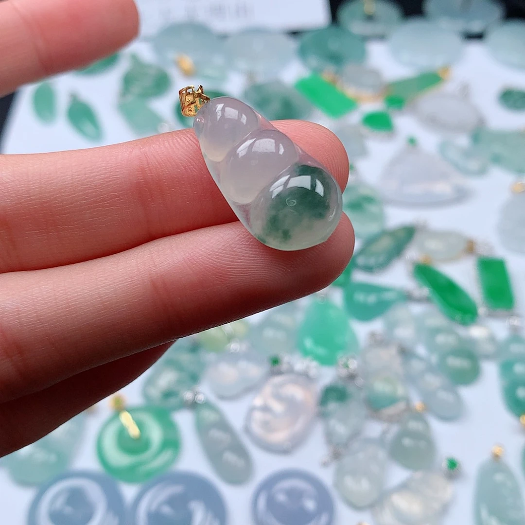 翡翠颈饰18K金镶嵌天然翡翠