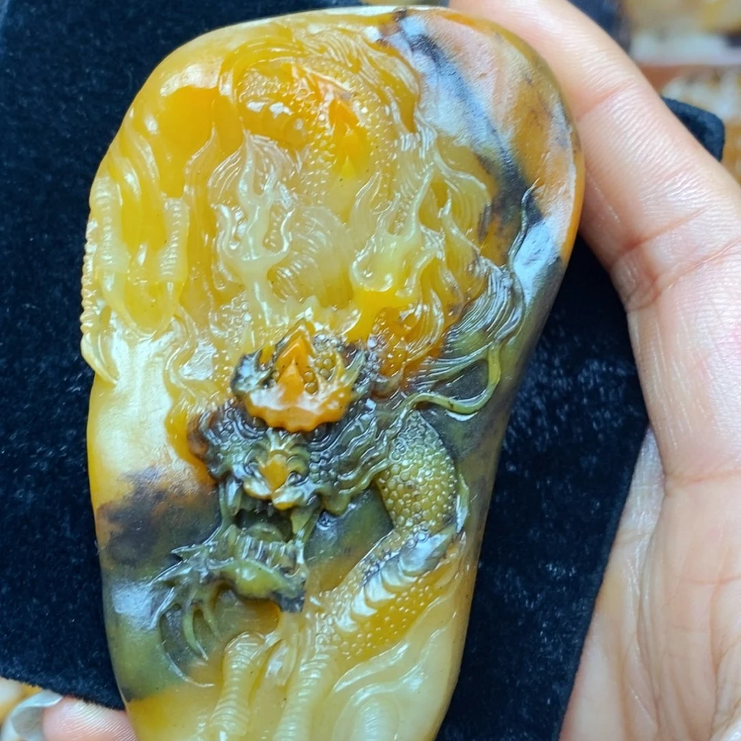 未镶嵌石英质玉（黄龙玉）颈饰