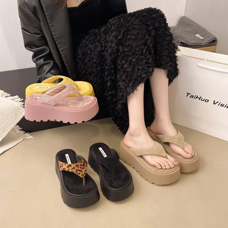 厚底人字拖女夏季外穿2025新款增高软底夾脚拖鞋时尚轻便沙滩拖鞋