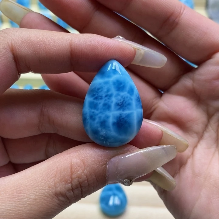 一***姐针钠钙石（海纹石）未镶嵌颈饰