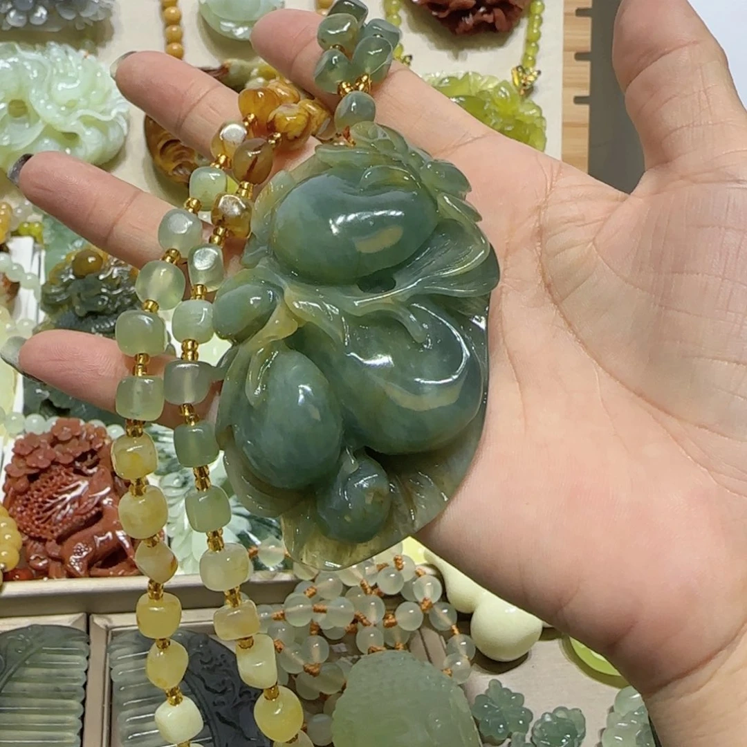 未镶嵌蛇纹石玉吊坠金*