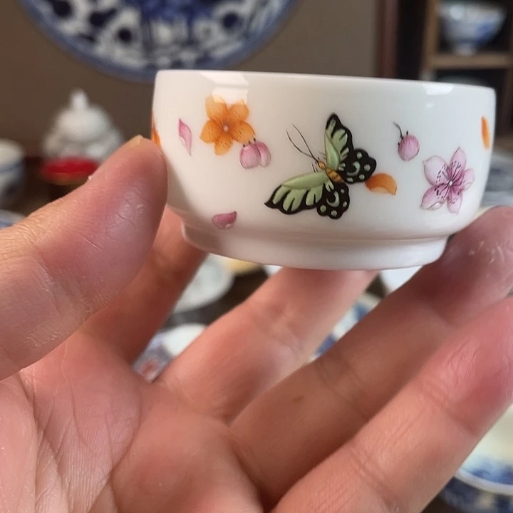 摆件粉彩蝶恋花主人杯