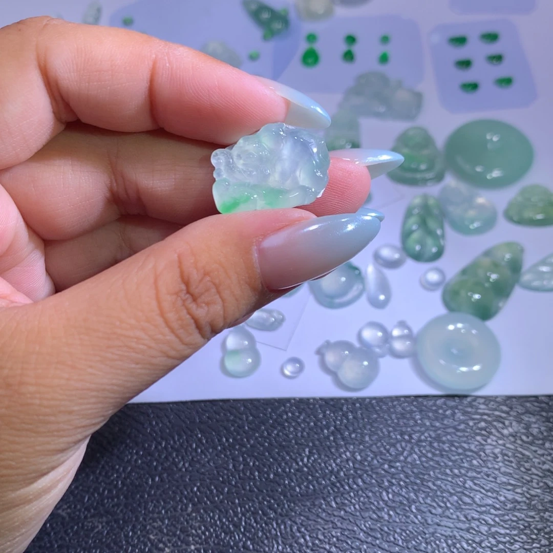 翡翠未镶嵌颈饰翡翠