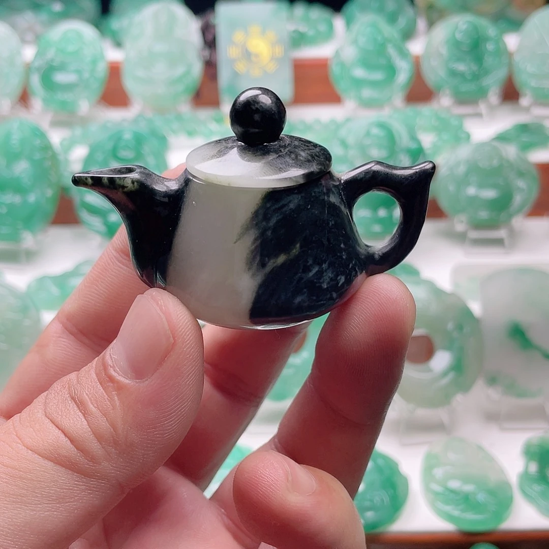 颈饰未镶嵌石英质玉色*