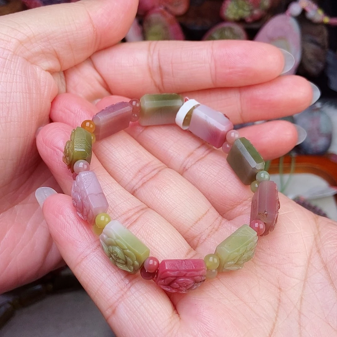 颈饰未镶嵌石英质玉（盐源）