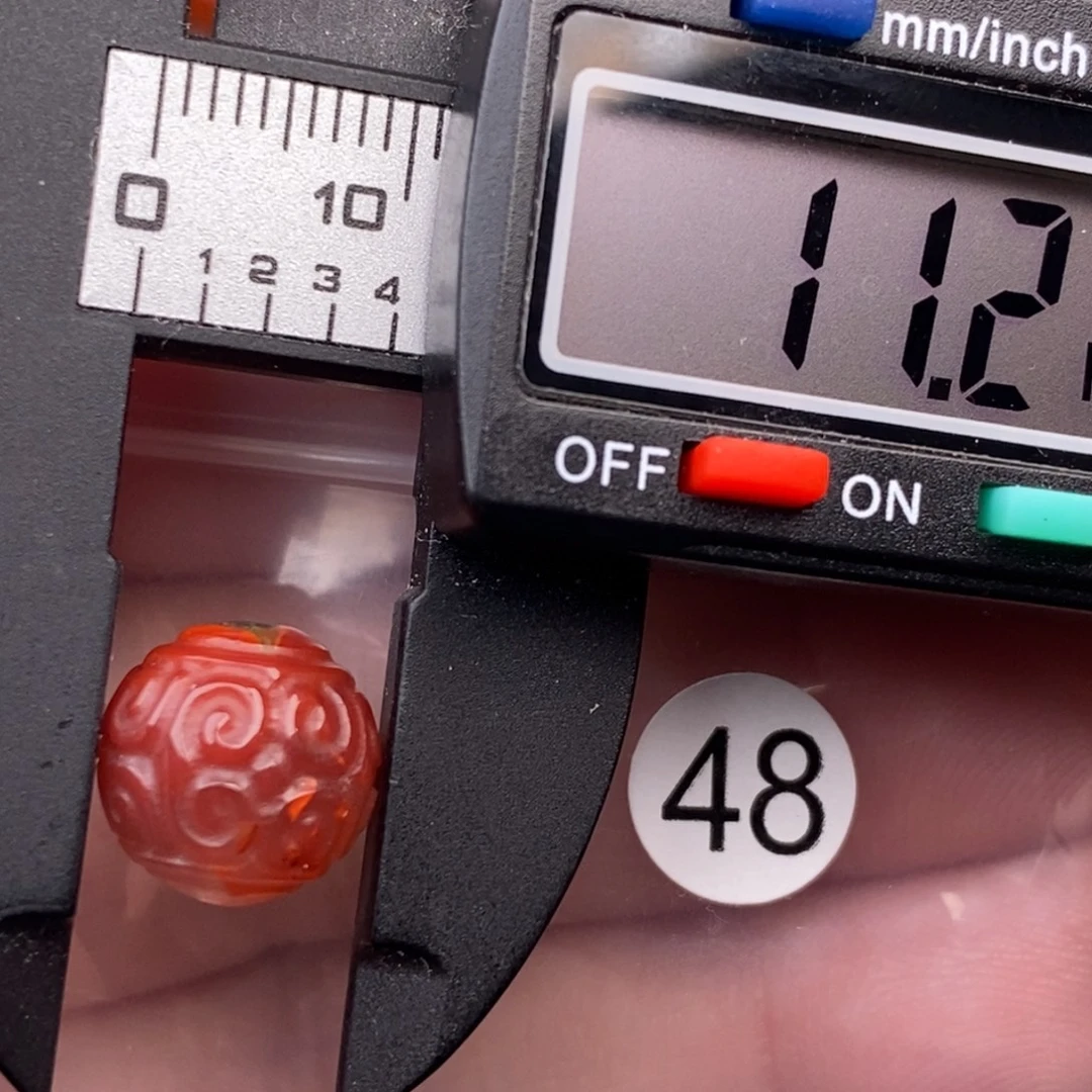 南红玛瑙未镶嵌配饰有瑕疵