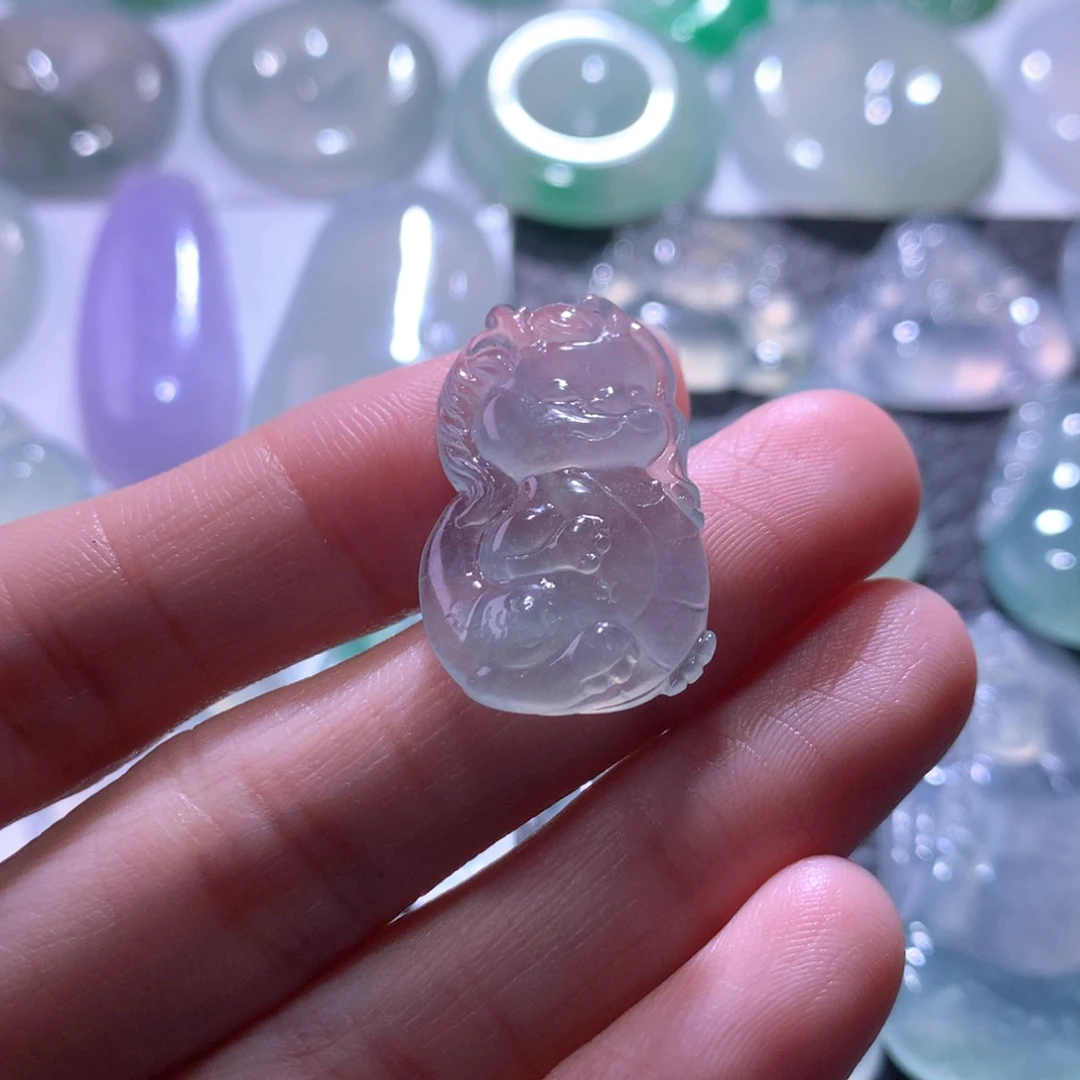 翡翠未镶嵌颈饰龙宝宝