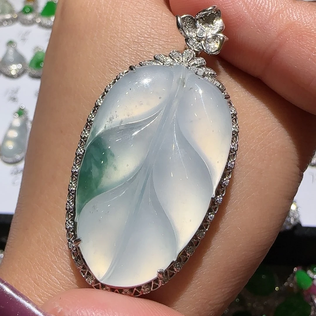 【闪购商品】颈饰18K金镶嵌翡翠天然