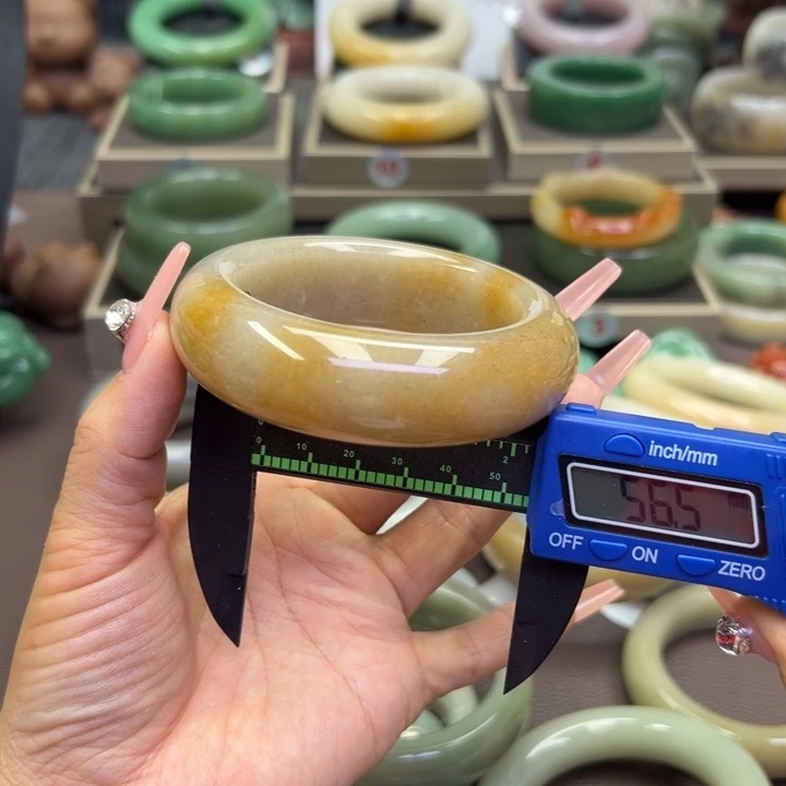 未镶嵌手镯石英岩玉